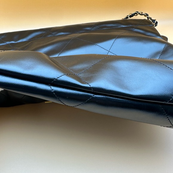 Chanel hobo bag authentic. Pre owned. - Picture 13 of 16